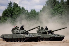 Mempersenjatai Ukraina tanpa melewati garis merah Rusia