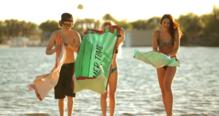 Handuk BeachTech – Handuk pantai yang cepat kering dan tahan pasir