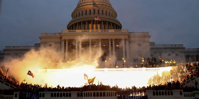 Pemerintahan Amerika retak, dan mungkin runtuh.  Kanada harus bersiap