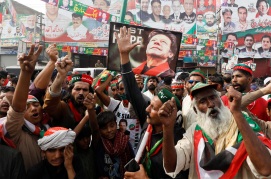 Mantan PM Pakistan Imran Khan ditembak dan terluka di rapat umum: NPR