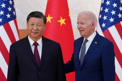 Presiden AS Joe Biden bertemu dengan Presiden China Xi Jinping di sela-sela KTT Pemimpin G20 di Bali, Indonesia pada 14 November 2022.  (Foto: Kevin Lamarck/Reuters)