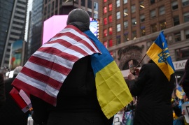 Satu tahun setelah perang Ukraina — apa pendapat publik tentang keterlibatan Amerika di dunia?