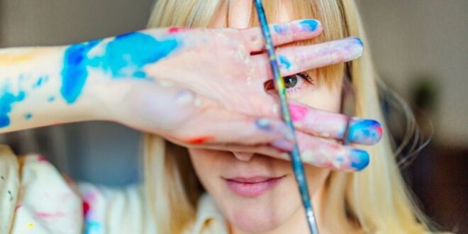 Apa itu terapi seni dan bagaimana itu bisa membantu wanita?