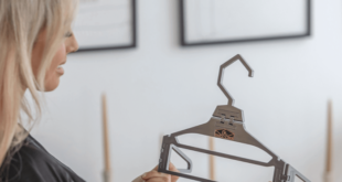 Fold-N-Pack Smart Hanger – Gantungan baju ultra-lipat