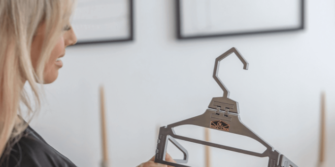Fold-N-Pack Smart Hanger – Gantungan baju ultra-lipat