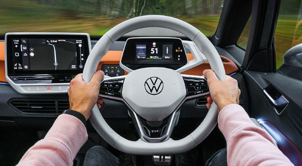 Perangkat terbaik untuk melengkapi mobil listrik Anda