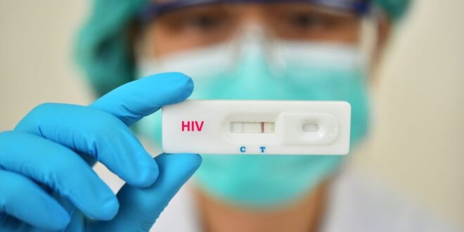 Perempuan bisa tertular HIV.  Itu sebabnya mereka perlu dites HIV.