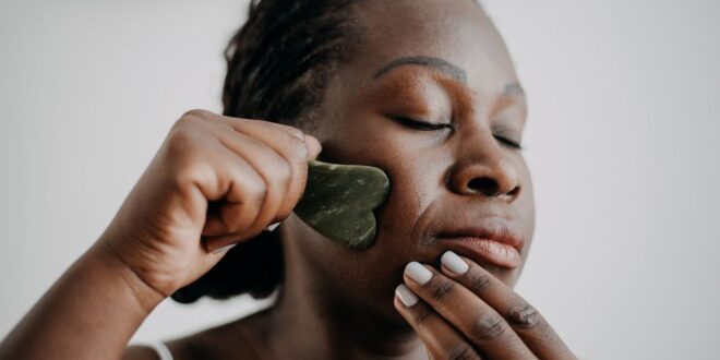 Apakah kamu melakukan gua sha?  – Wanita sehat